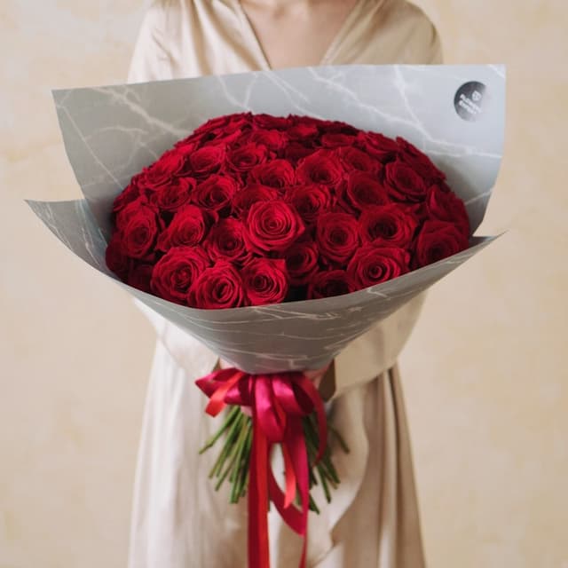 Букет из 51 розы в крафте "RED 16"