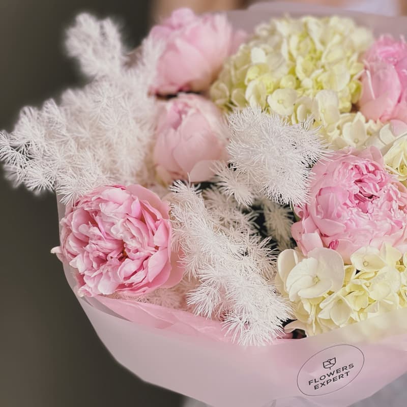 Открыть фото крупно Букет с пионами и гортензией "VANILLA PINK" — Фото 6