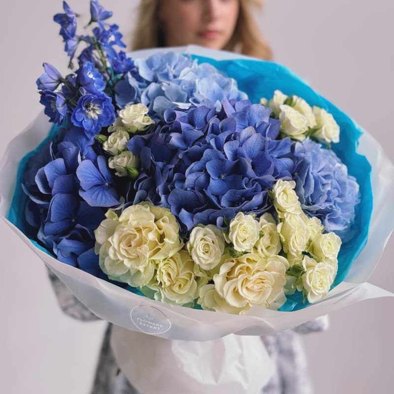 Открыть фото крупно Букет с гортензиями и дельфиниумом "AZUL" — Фото 3