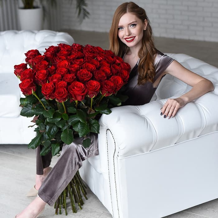 Открыть фото крупно Букет из 51 красной розы 70 см "ROSES 20" — Фото 3
