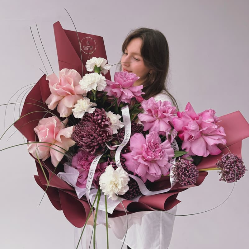 Открыть фото крупно Букет с хризантемами и французскими розами "ANTIQUE MAUVE" — Фото 3