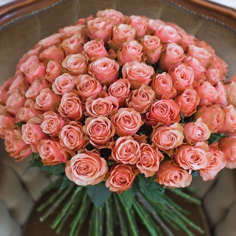 Открыть фото крупно Букет из 101 пионовидной розы Kahala 60 см "ROSES 26" — Фото 2