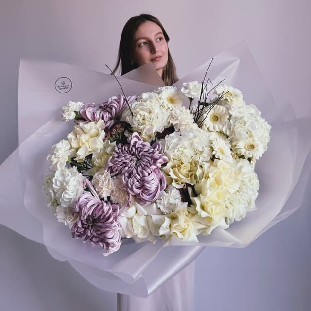 Букет с хризантемами, гортензиями и герберами "LILAC MIST"
