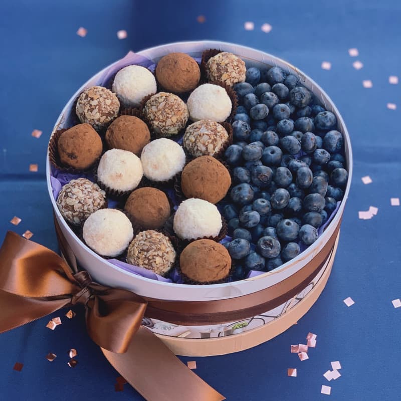 Открыть фото крупно Коробочка с трюфелями и голубикой "BIG TRUFFBERRY"