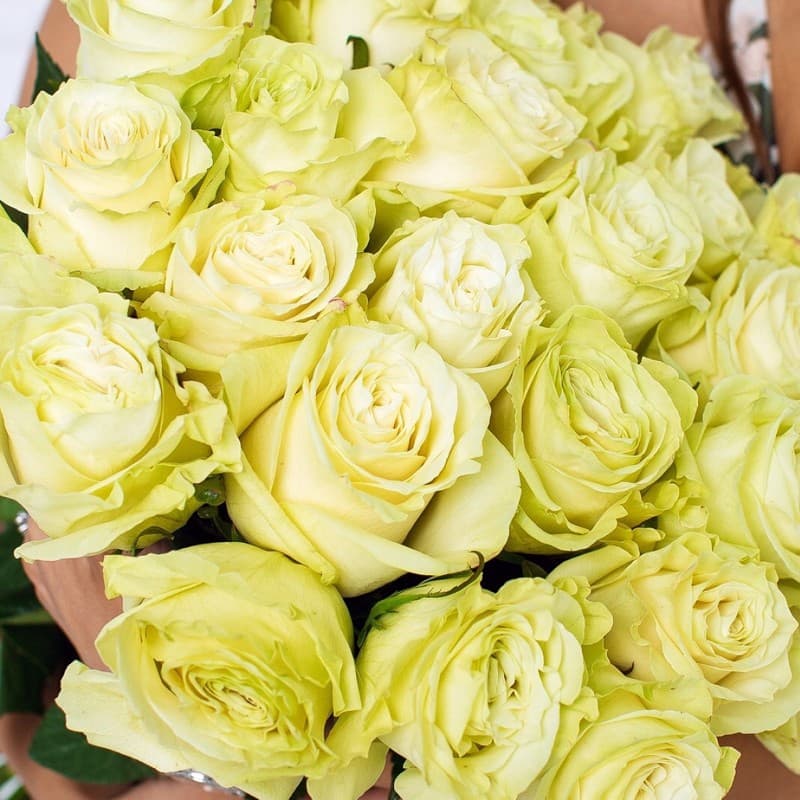 Открыть фото крупно Букет из 25 роз Mondial 60 см "ROSES 33" — Фото 3