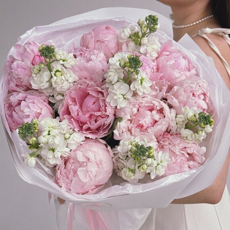 Открыть фото крупно Букет из 9 пионов с маттиолой "LE FLEUR" — Фото 4